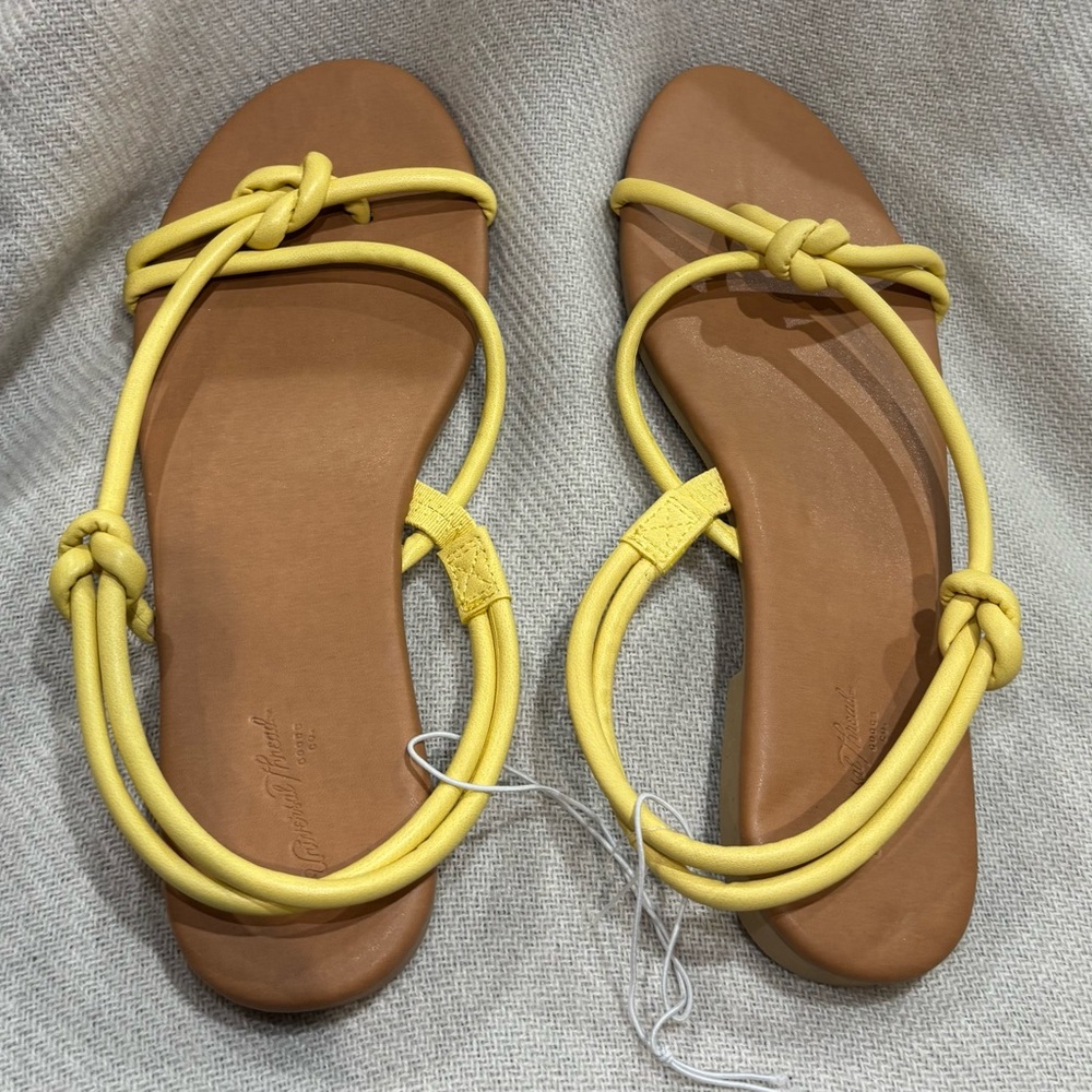 Universal Thread Yellow Knot-Detail Women's Sandals